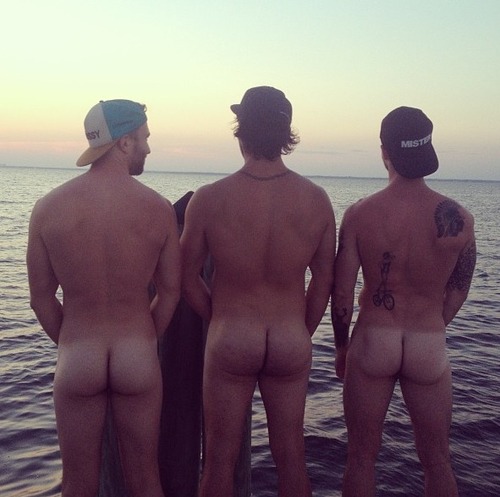 Straight Friends Naked Beach - Amateur Straight Guys Naked - guystricked.co...