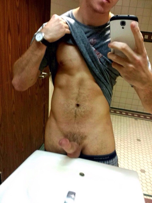 Straight Cut Guy Naked Selfie