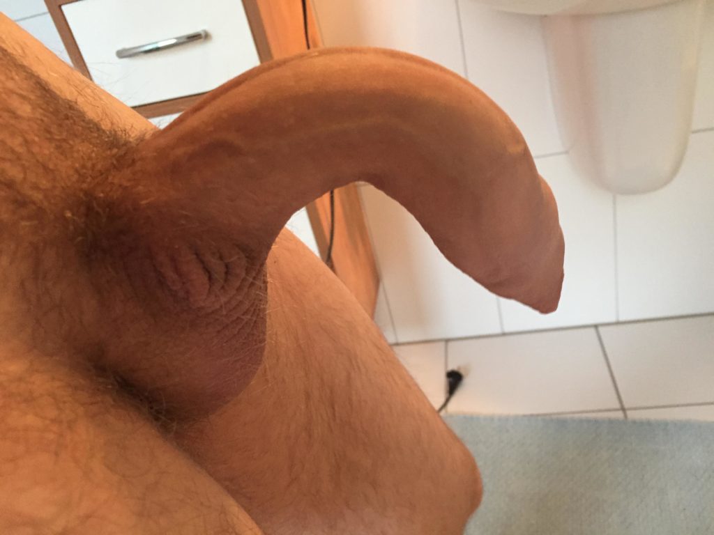 Such an interesting curved cock