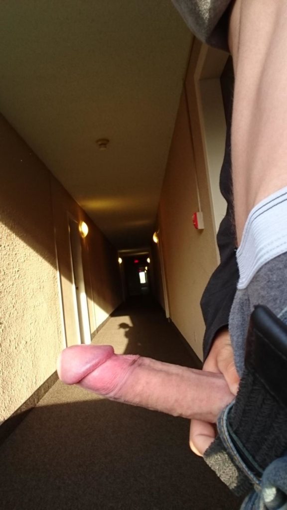 Looking for someone to suck my dick at the hotel