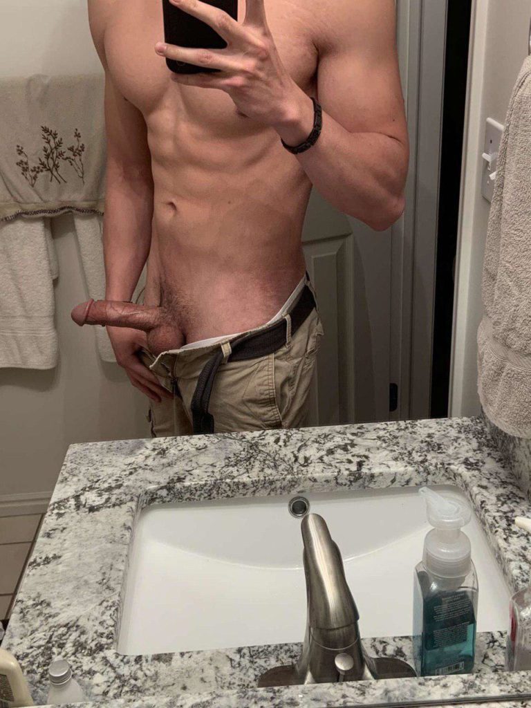 Straight muscle mirror selfie