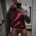 Straight guy naked mirror selfie