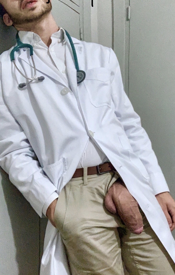 Straight Men Doctor Naked Pics Videos - Guystricked.com