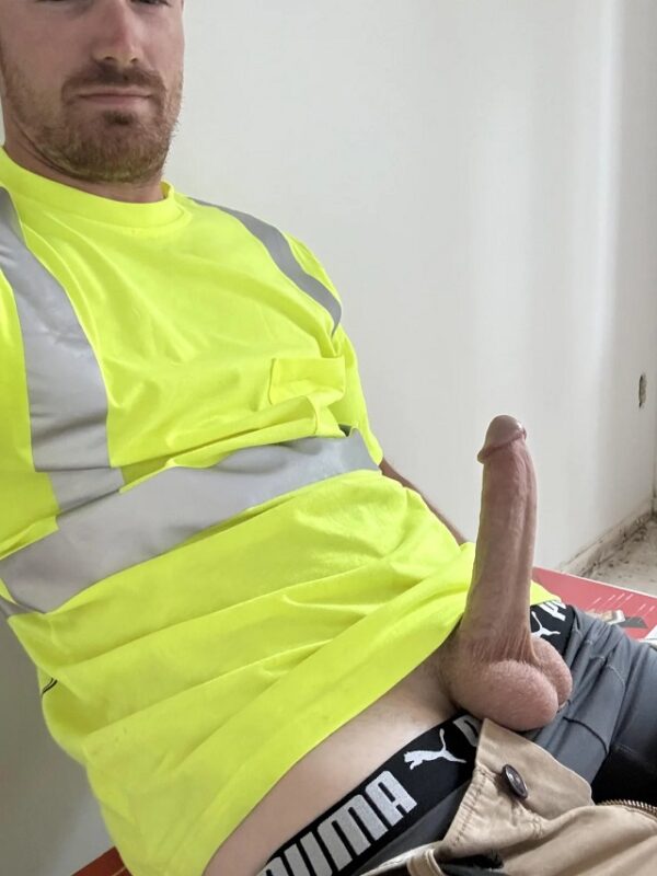 Taking the cock out in a construction work break