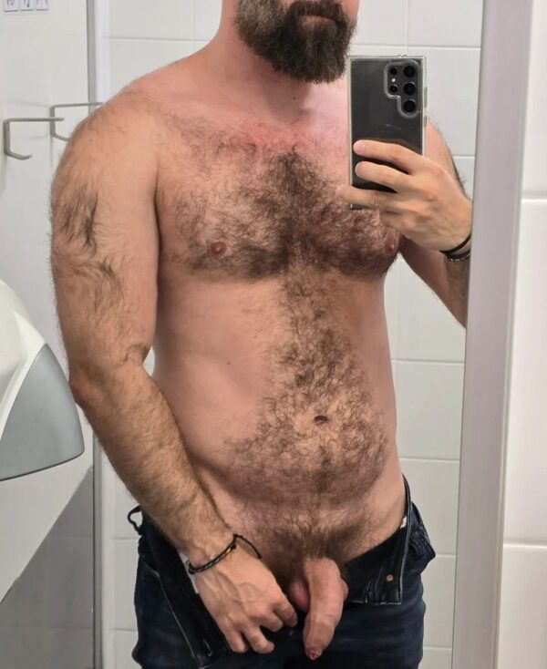 Bearded Daddy semi uncut dick mirror selfie